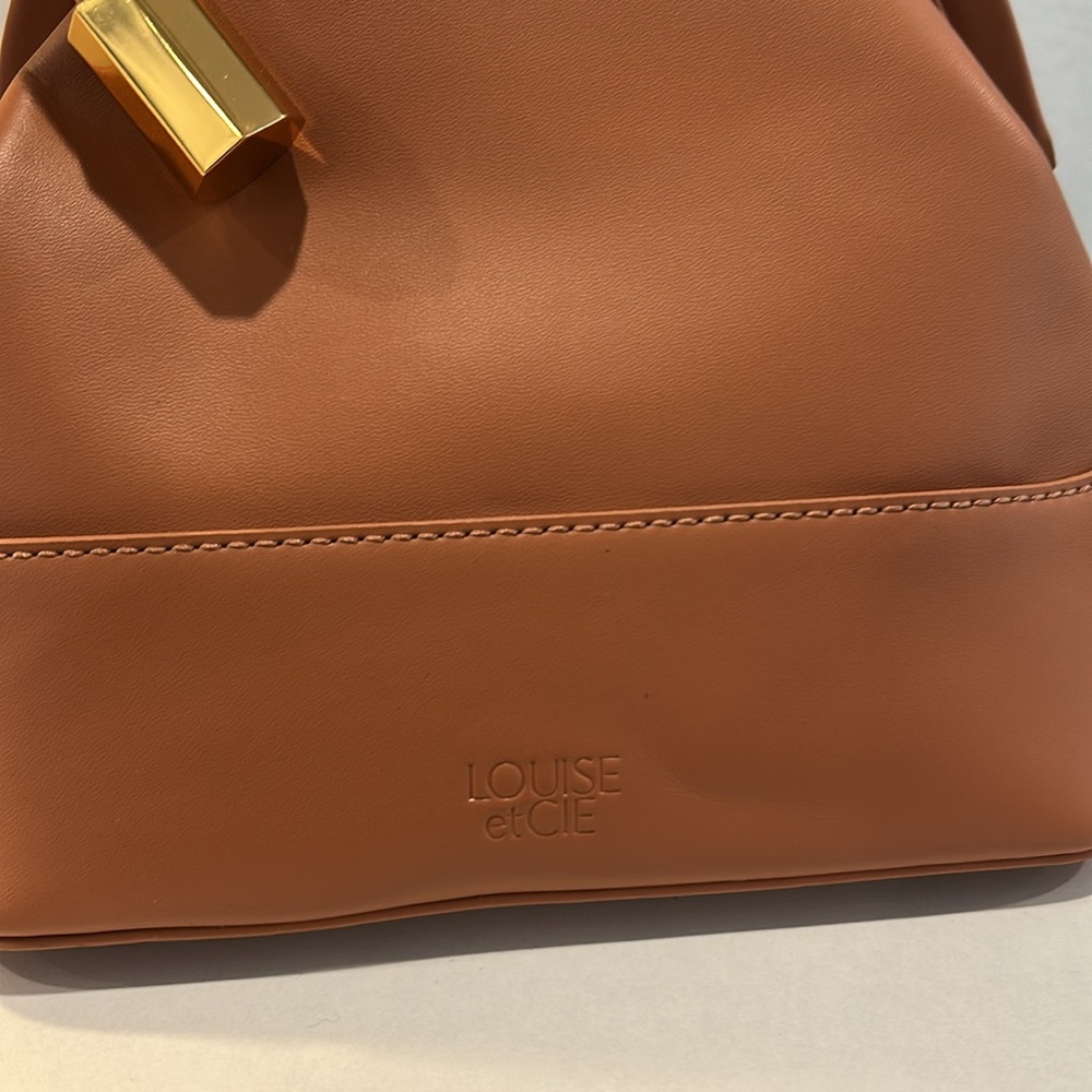 Like NEW Louise et Cie Isel Leather Toasted Almond Frame Novelty Curve Handle - Picture 10 of 13